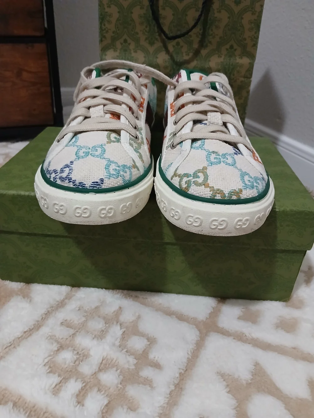 Gucci stylish sneakers